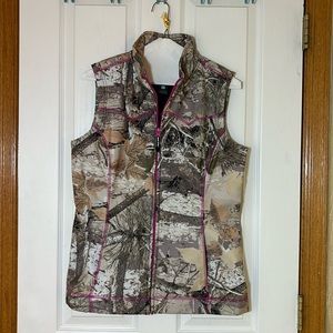 Camo vest, pink stitching, size M